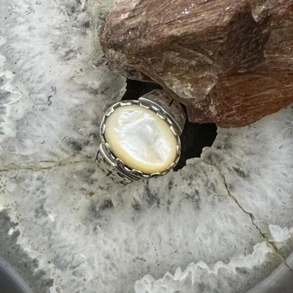 Carolyn Pollack Sterling Oval Mother of Pearl Decorated Shield Ring For Women - Picture 2 of 10